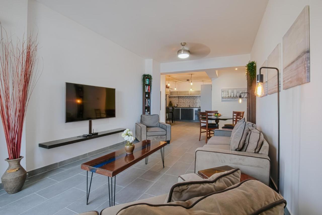 Lazaros Centre Apartment Larnaca Exteriör bild